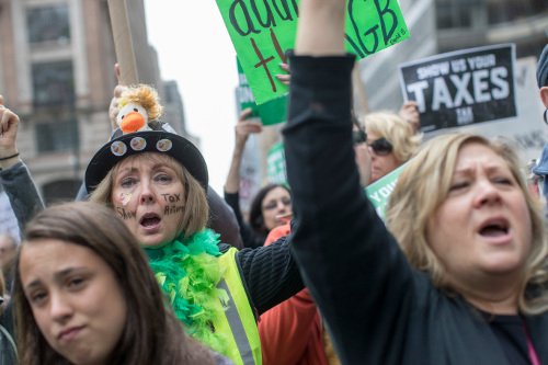  Διαδηλώσεις στις ΗΠΑ: Να δοθούν στη δημοσιότητα οι φορολογικές δηλώσεις του Τραμπ [εικόνες] | iefimerida.gr 0