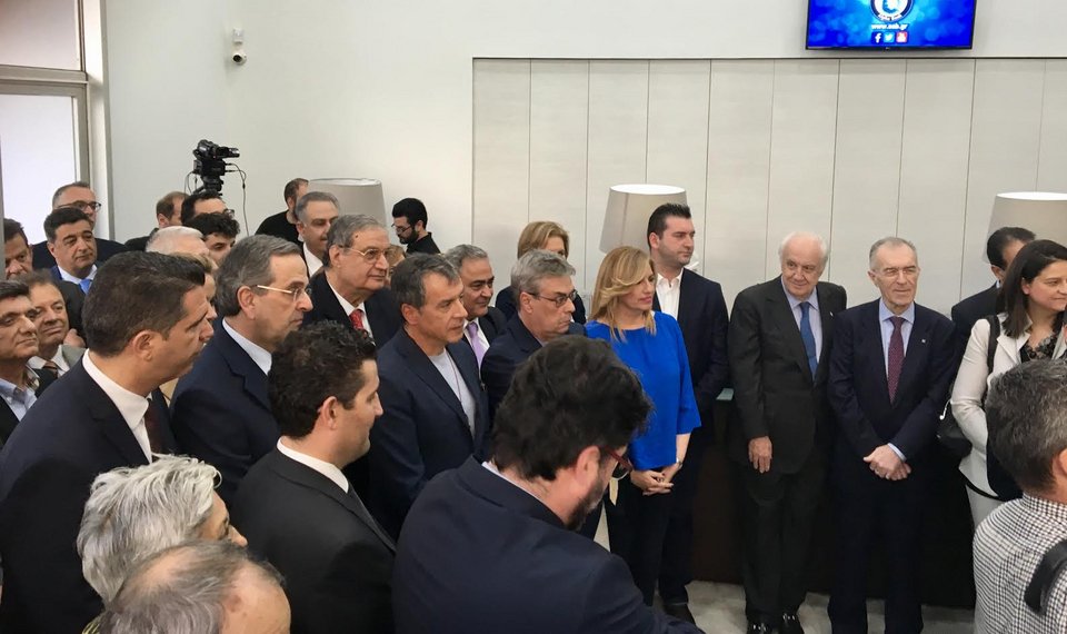 Ιατρεία έφτιαξε ο σύλλογος εργαζομένων της Αlpha Bank -Σαμαράς, Γεννηματά, Θεοδωράκης στα εγκαίνια [εικόνες] | iefimerida.gr 0