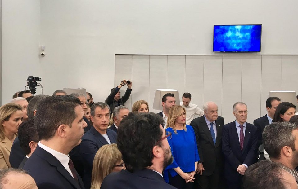 Ιατρεία έφτιαξε ο σύλλογος εργαζομένων της Αlpha Bank -Σαμαράς, Γεννηματά, Θεοδωράκης στα εγκαίνια [εικόνες] | iefimerida.gr 11