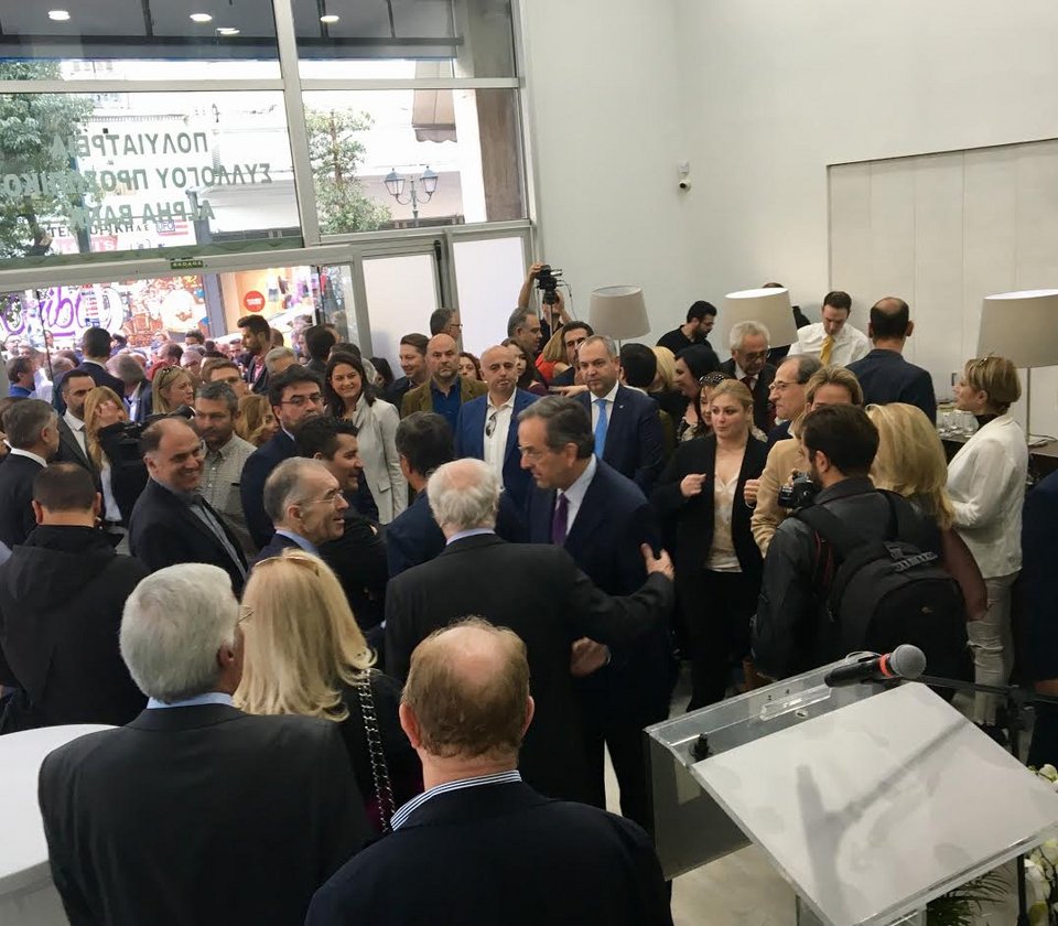 Ιατρεία έφτιαξε ο σύλλογος εργαζομένων της Αlpha Bank -Σαμαράς, Γεννηματά, Θεοδωράκης στα εγκαίνια [εικόνες] | iefimerida.gr 3