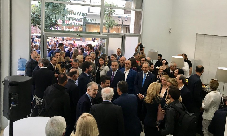 Ιατρεία έφτιαξε ο σύλλογος εργαζομένων της Αlpha Bank -Σαμαράς, Γεννηματά, Θεοδωράκης στα εγκαίνια [εικόνες] | iefimerida.gr 5