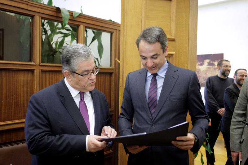 Το ιστορικό έγγραφο που παρέδωσε ο Μητσοτάκης στον Κουτσούμπα [εικόνες] | iefimerida.gr 1