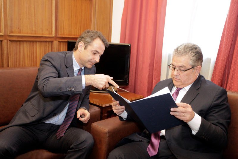 Το ιστορικό έγγραφο που παρέδωσε ο Μητσοτάκης στον Κουτσούμπα [εικόνες] | iefimerida.gr 3