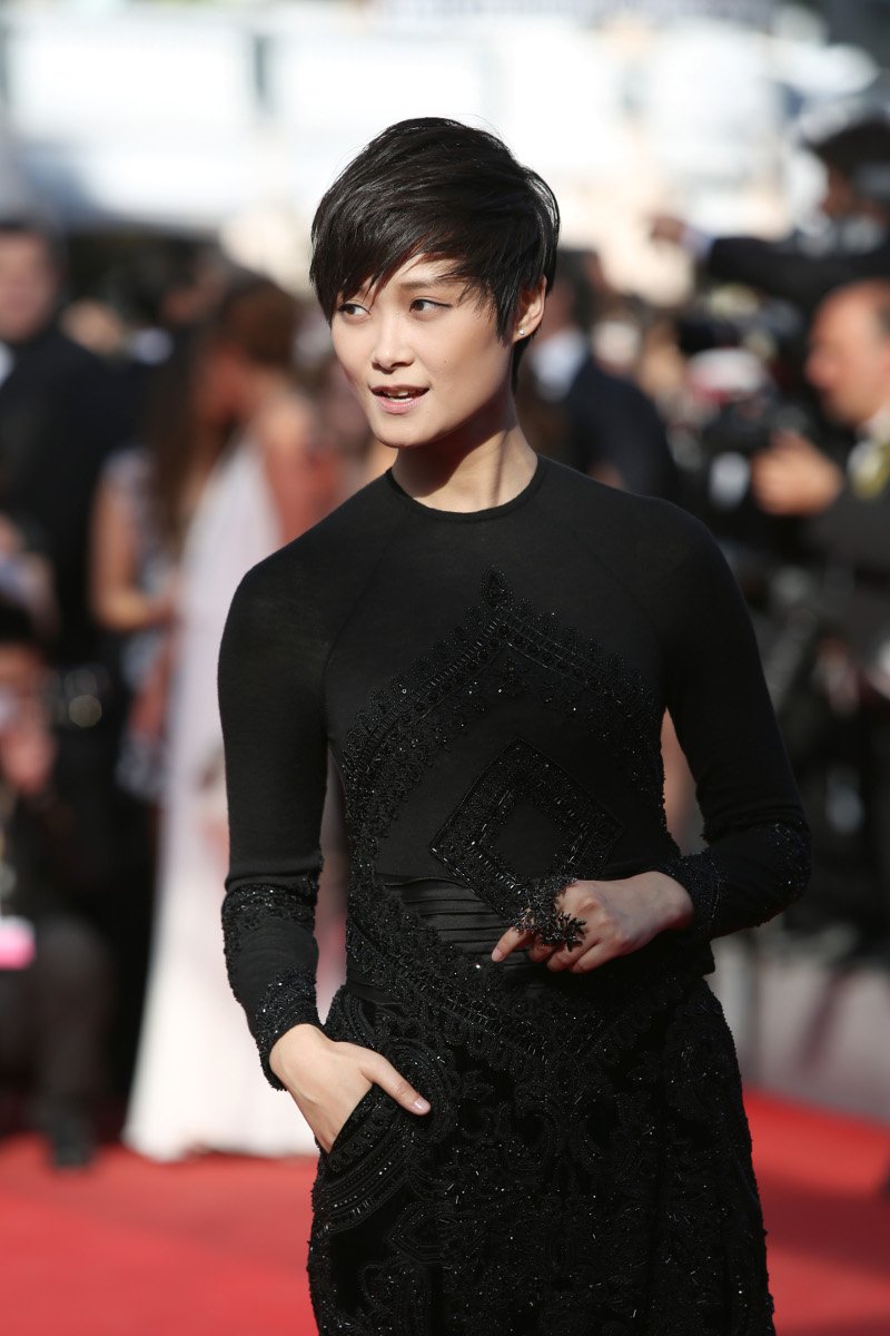 Η νέα τάση στα συγκροτήματα: Boyband από κορίτσια [εικόνες & βίντεο] | iefimerida.gr 1