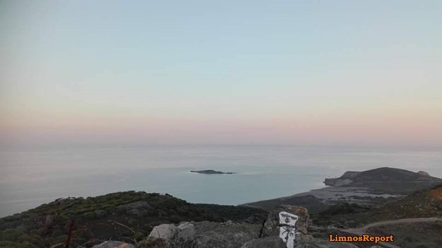 Φυλάκιο Αγίου Ευστράτιου: Ο ιερέας του νησιού έφτιαξε την μαγειρίτσα για να ξεκουράσει τους στρατιώτες [εικόνες] | iefimerida.gr 1