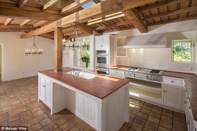 Η έπαυλη της Μονρόε που πωλείται για 7 εκατ. ευρώ -Η φωλιά του έρωτά της με τον Τζον Κένεντι [εικόνες] | iefimerida.gr 3