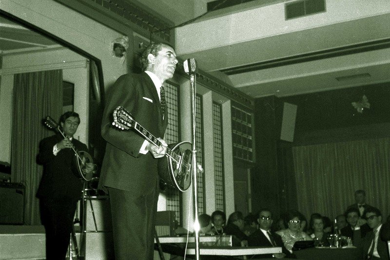 Η νύχτα που ο Γρηγόρης Μπιθικώτσης έγινε τραγουδιστής -Με το «Γεννήθηκες για την καταστροφή» [εικόνες & βίντεο] | iefimerida.gr 1