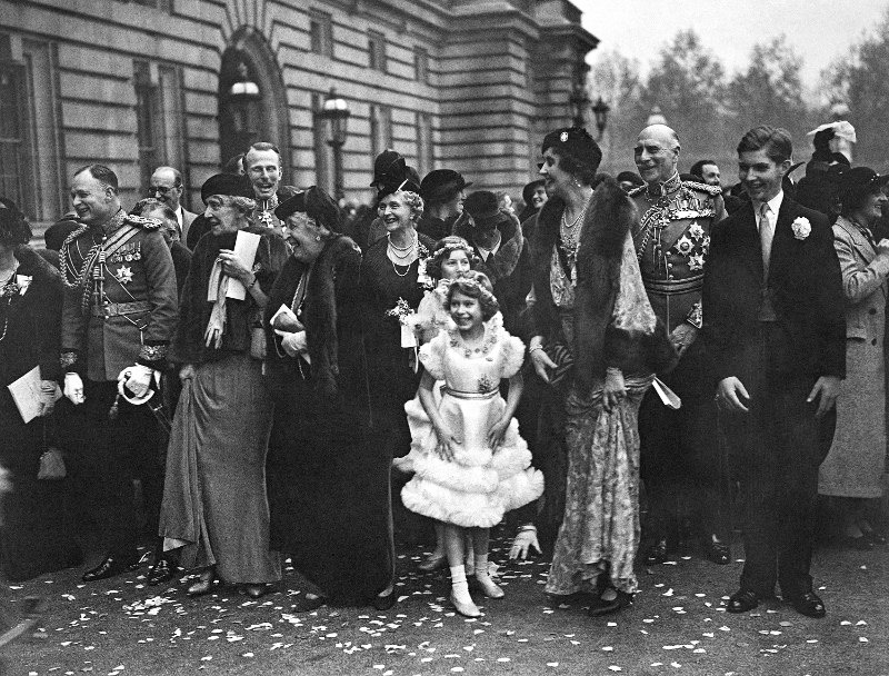 Η ζωή της 91χρονης βασίλισσας Ελισάβετ της Μ.Βρετανίας μέσα από 50 σπάνιες φωτογραφίες [εικόνες] | iefimerida.gr 6