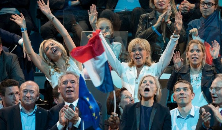 Ο Μακρόν έχει και παιδιά και εγγόνια -Ξανθιές, με τύπο, οι κόρες της Μπριζίτ, συνομήλικες με τον υποψήφιο πρόεδρο [εικόνες] | iefimerida.gr 0