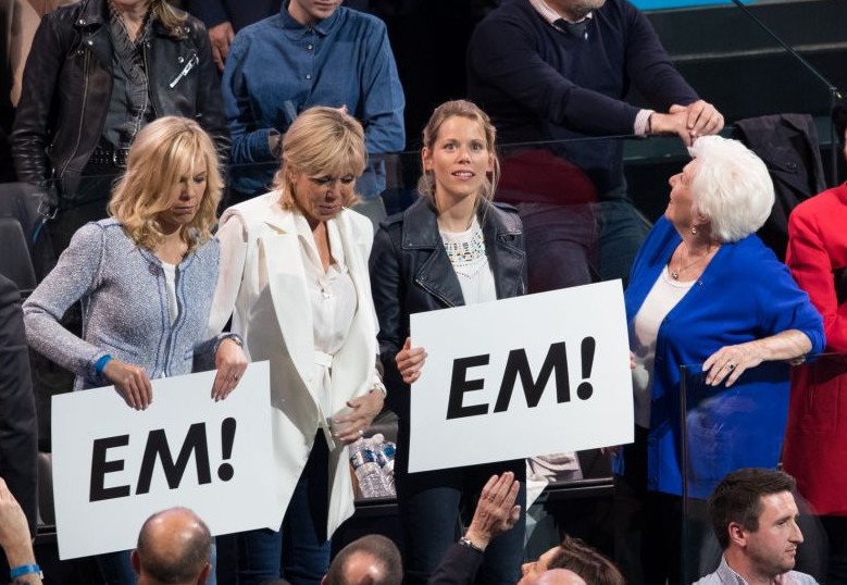 Ο Μακρόν έχει και παιδιά και εγγόνια -Ξανθιές, με τύπο, οι κόρες της Μπριζίτ, συνομήλικες με τον υποψήφιο πρόεδρο [εικόνες] | iefimerida.gr 1