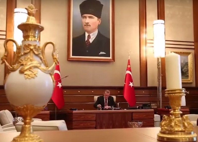 Το αυτοκρατορικό, ολόχρυσο παλάτι του Ερντογάν στην Αγκυρα -Κόστισε 500 εκατ. στους Τούρκους [εικόνες & βίντεο] | iefimerida.gr 2