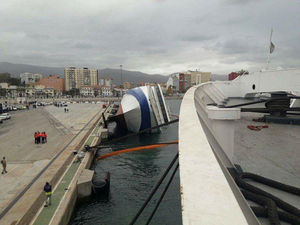 Βούλιαξε το πλοίο «Παναγία Πάρου» σε λιμάνι της Ισπανίας -Ηταν παροπλισμένο [εικόνες & βίντεο] | iefimerida.gr 6