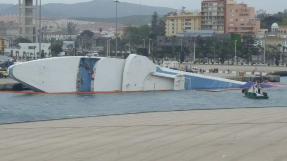 Βούλιαξε το πλοίο «Παναγία Πάρου» σε λιμάνι της Ισπανίας -Ηταν παροπλισμένο [εικόνες & βίντεο] | iefimerida.gr 2