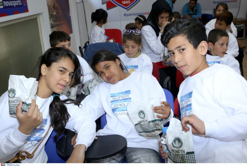 Το συγκλονιστικό πανό στη Νέα Σμύρνη: «Πανιώνιος σημαίνει προσφυγιά» [εικόνες] | iefimerida.gr 4