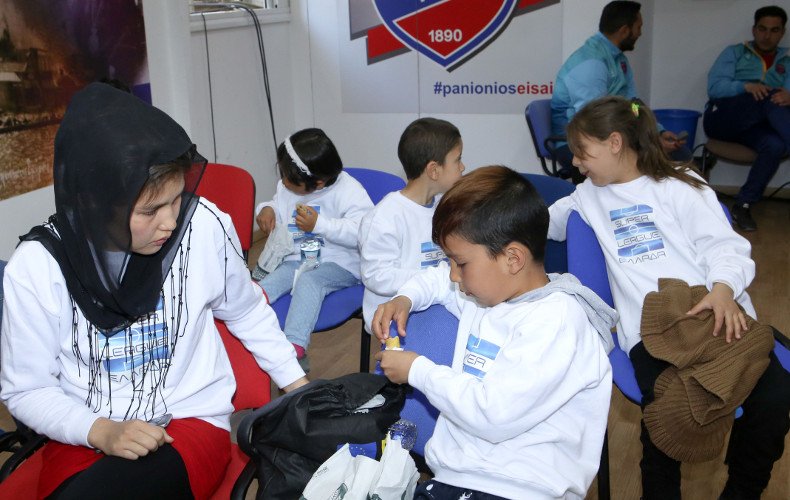 Το συγκλονιστικό πανό στη Νέα Σμύρνη: «Πανιώνιος σημαίνει προσφυγιά» [εικόνες] | iefimerida.gr 3