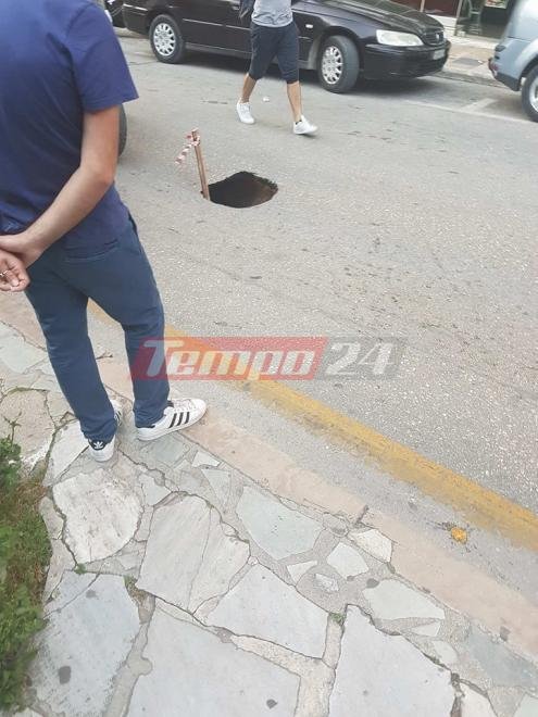 Πάτρα: Ανοιξε τρύπα βάθους δύο μέτρων σε δρόμο -Η επική σήμανση που μπήκε! [εικόνες] | iefimerida.gr 0