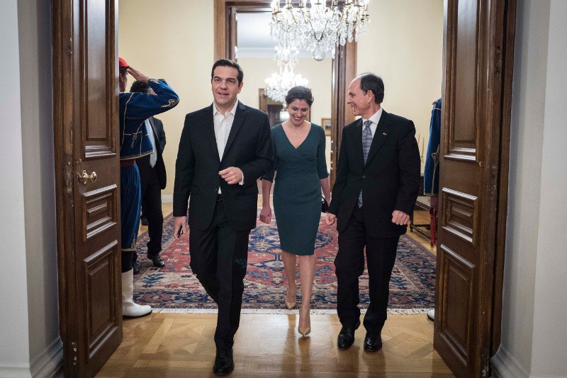 Με κρουαζέ φόρεμα και nude γόβες η Περιστέρα στο Προεδρικό Μέγαρο -Στο δείπνο για τον Γερμανό Πρόεδρο [εικόνες] | iefimerida.gr 7