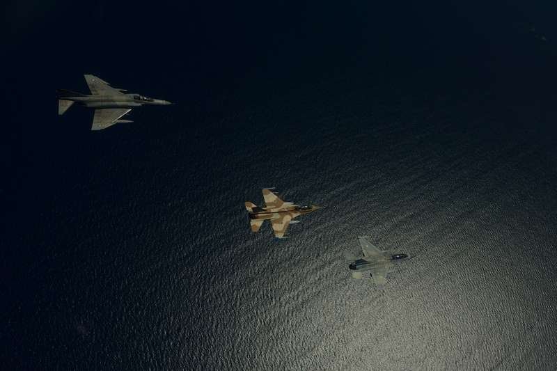 Εντυπωσιακές φωτογραφίες της Αθήνας που τράβηξαν οι πιλότοι των μαχητικών [εικόνες]  | iefimerida.gr 13