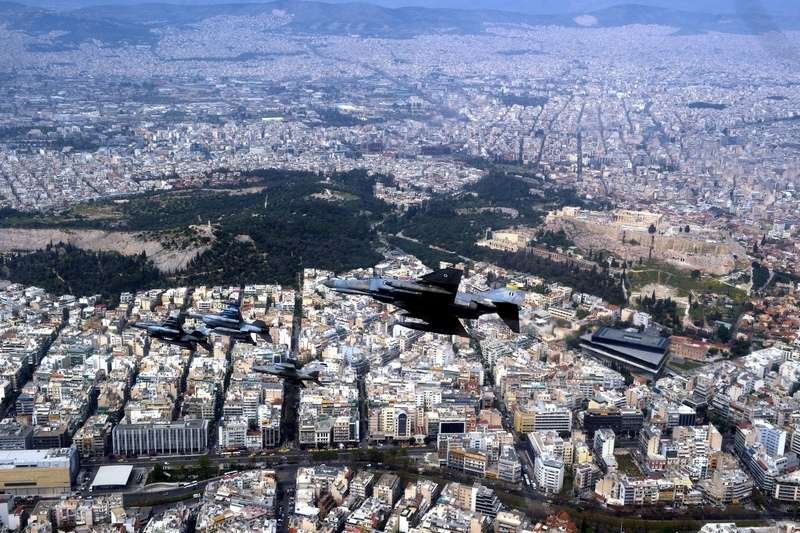 Εντυπωσιακές φωτογραφίες της Αθήνας που τράβηξαν οι πιλότοι των μαχητικών [εικόνες]  | iefimerida.gr 5