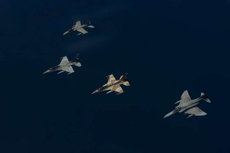 Εντυπωσιακές φωτογραφίες της Αθήνας που τράβηξαν οι πιλότοι των μαχητικών [εικόνες]  | iefimerida.gr 7