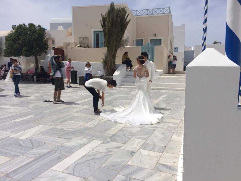 Οι ερωτευμένοι Κινέζοι «ψηφίζουν» Σαντορίνη -Νεόνυμφοι ταξιδεύουν στο νησί για το άλμπουμ του γάμου τους [εικόνες] | iefimerida.gr 2