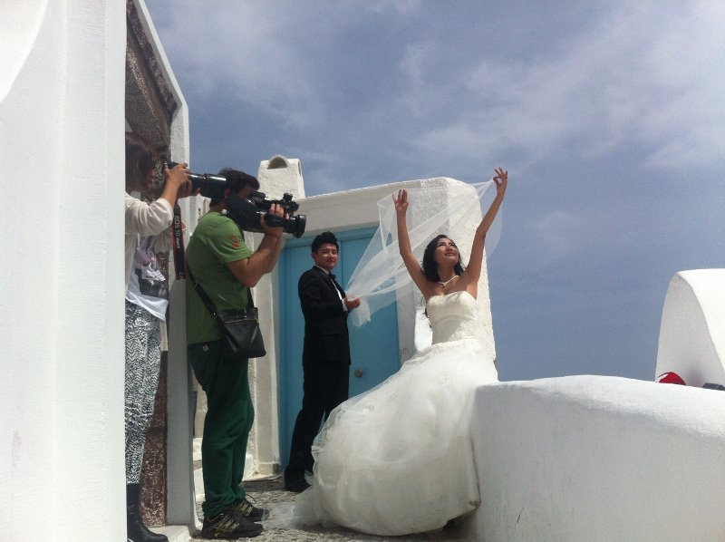 Οι ερωτευμένοι Κινέζοι «ψηφίζουν» Σαντορίνη -Νεόνυμφοι ταξιδεύουν στο νησί για το άλμπουμ του γάμου τους [εικόνες] | iefimerida.gr 3