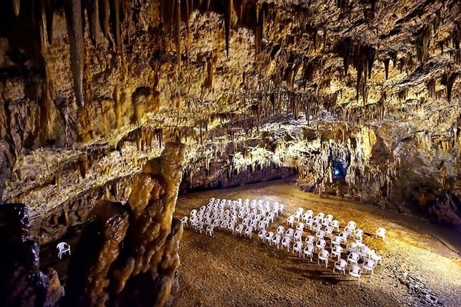 Σε αυτό το σπήλαιο στην Κεφαλονιά γίνονται συναυλίες 60 μέτρα κάτω από τη γη [εικόνες & βίντεο] | iefimerida.gr 2