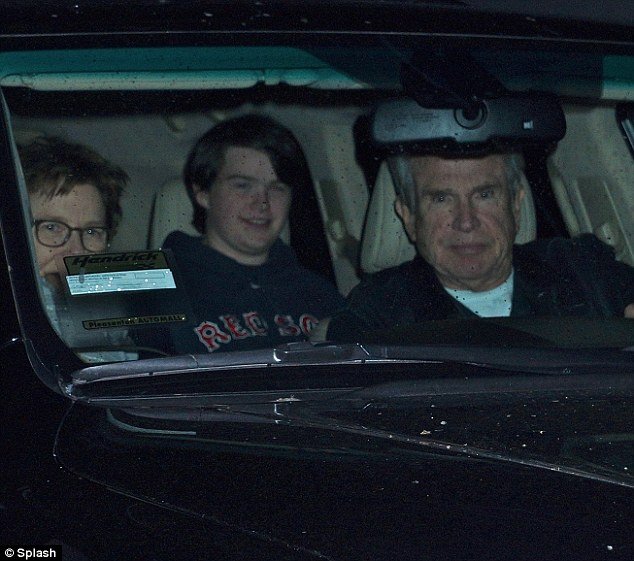 Το βαρύ μυστικό του Γουόρεν Μπίτι  -Η τρανσέξουαλ κόρη του [εικόνες] | iefimerida.gr 6