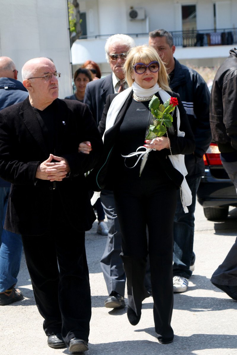 Βαθιά θλίψη στο τελευταίο αντίο στον Στάθη Ψάλτη [εικόνες] | iefimerida.gr 7