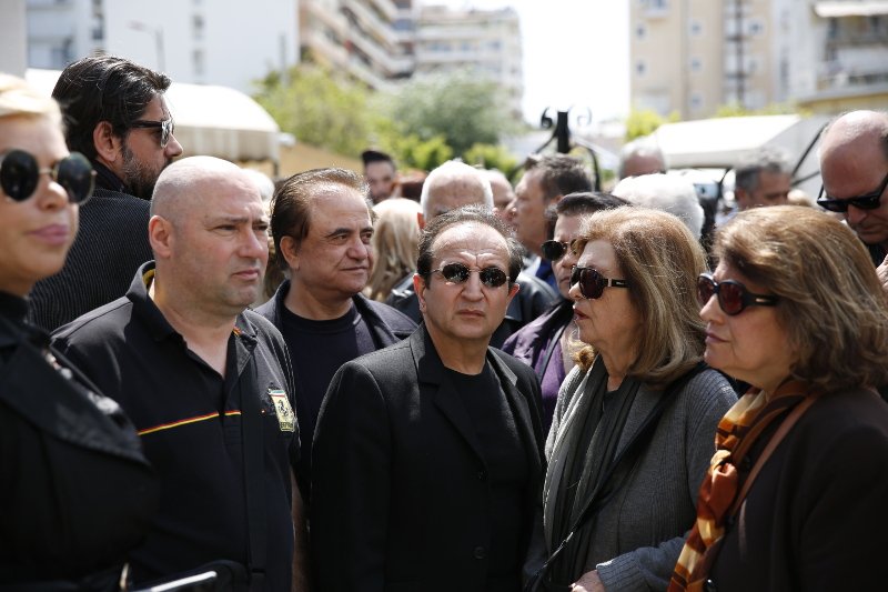 Βαθιά θλίψη στο τελευταίο αντίο στον Στάθη Ψάλτη [εικόνες] | iefimerida.gr 8