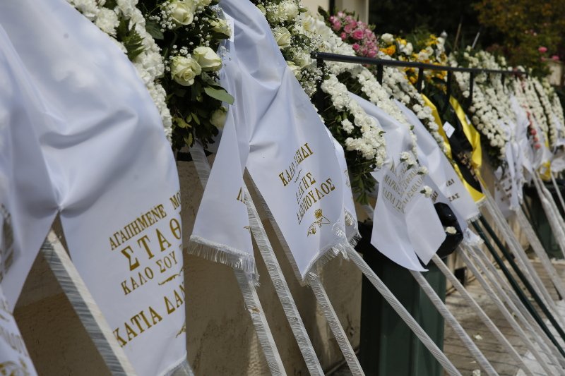 Βαθιά θλίψη στο τελευταίο αντίο στον Στάθη Ψάλτη [εικόνες] | iefimerida.gr 9