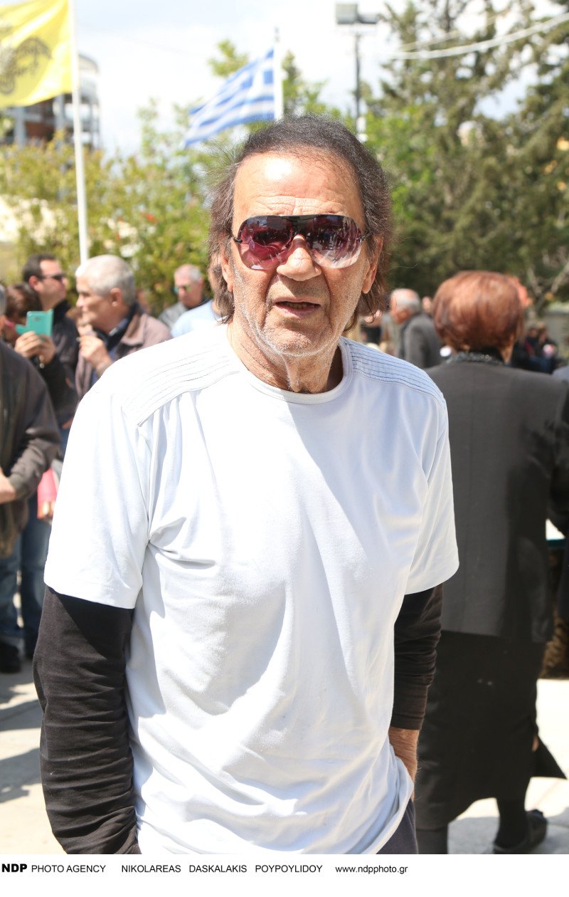 Βαθιά θλίψη στο τελευταίο αντίο στον Στάθη Ψάλτη [εικόνες] | iefimerida.gr 12