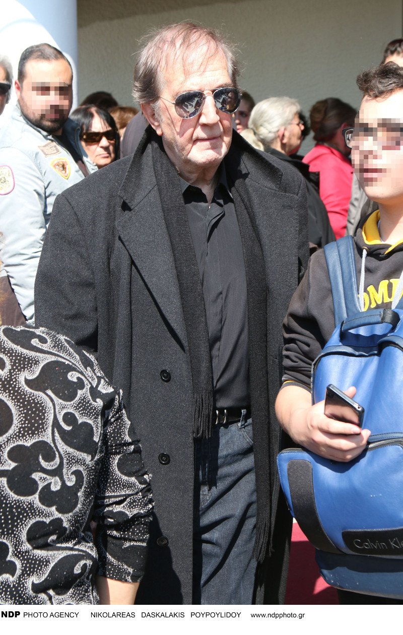 Βαθιά θλίψη στο τελευταίο αντίο στον Στάθη Ψάλτη [εικόνες] | iefimerida.gr 16