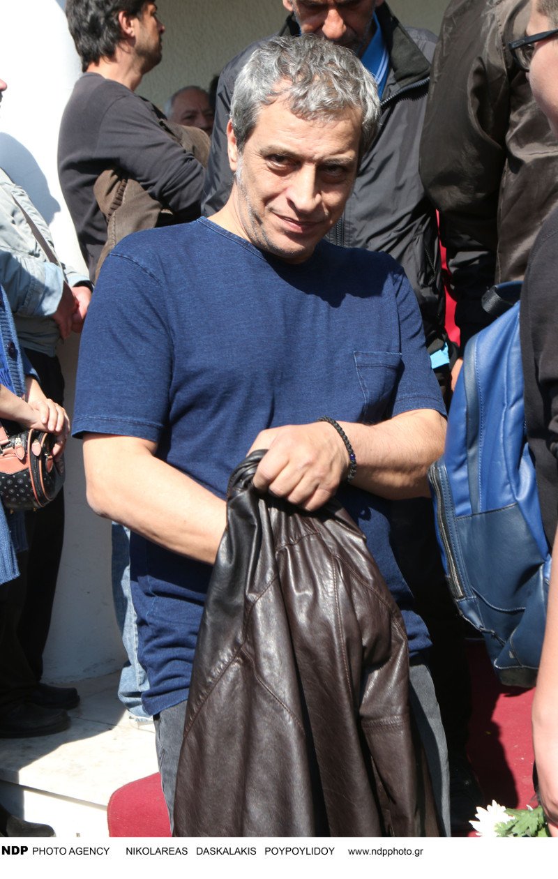 Βαθιά θλίψη στο τελευταίο αντίο στον Στάθη Ψάλτη [εικόνες] | iefimerida.gr 18