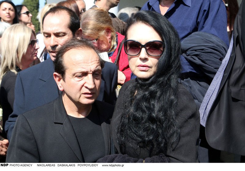 Βαθιά θλίψη στο τελευταίο αντίο στον Στάθη Ψάλτη [εικόνες] | iefimerida.gr 19