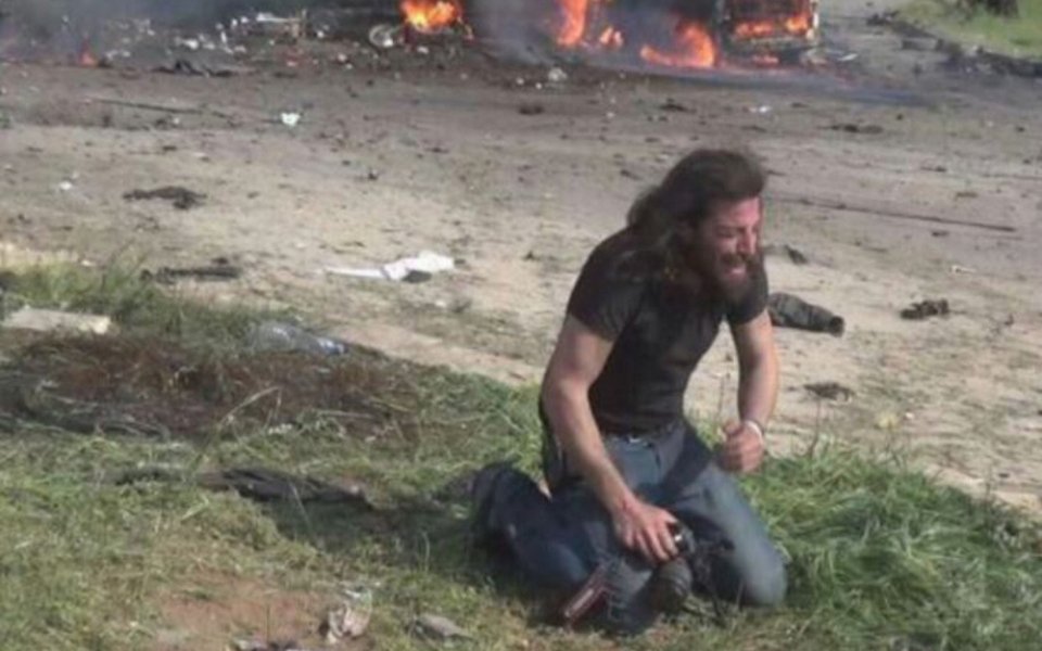 Μακελειό στη Συρία: Οι εικόνες ενός φωτογράφου που κλαίει κάνουν το γύρο του κόσμου | iefimerida.gr 2