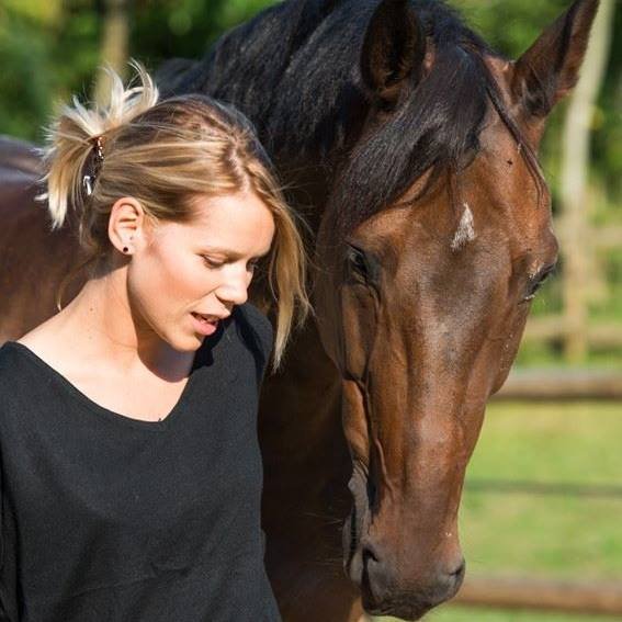 Ο Μακρόν έχει και παιδιά και εγγόνια -Ξανθιές, με τύπο, οι κόρες της Μπριζίτ, συνομήλικες με τον υποψήφιο πρόεδρο [εικόνες] | iefimerida.gr 5