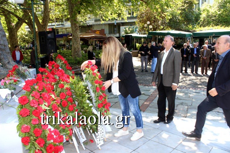 Τρίκαλα: Γιούχαραν βουλευτές του ΣΥΡΙΖΑ που πήγαν να καταθέσουν στεφάνι σε εκδήλωση [εικόνες & βίντεο] | iefimerida.gr 0