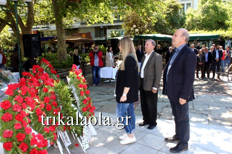 Τρίκαλα: Γιούχαραν βουλευτές του ΣΥΡΙΖΑ που πήγαν να καταθέσουν στεφάνι σε εκδήλωση [εικόνες & βίντεο] | iefimerida.gr 1