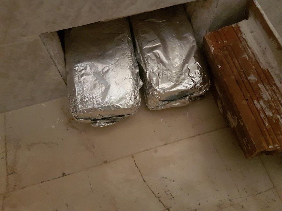 Συνελήφθησαν δύο αλλοδαποί για κατοχή, νόθευση και διακίνηση ποσοτήτων ηρωίνης [εικόνες] | iefimerida.gr 0