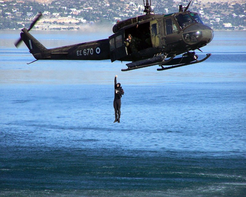 Χιούι (UH-1H Huey) -Ποιο ήταν το ελικόπτερο της Αεροπορίας Στρατού που έπεσε στο Σαραντάπορο [εικόνες & βίντεο] | iefimerida.gr 4