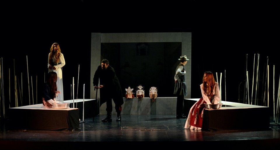 Ο «Ζητιάνος» του Ανδρέα Καρκαβίτσα για πρώτη φορά στο θέατρο [εικόνες]  | iefimerida.gr 4