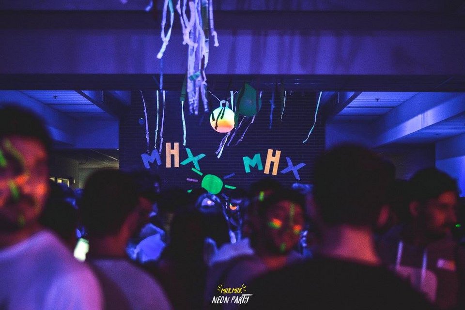 Βόλος: Το πάρτι οδήγησε σε έκτροπα - Στο νοσοκομείο 15 φοιτητές σε κατάσταση ακραίας μέθης [εικόνες & βίντεο] | iefimerida.gr 2