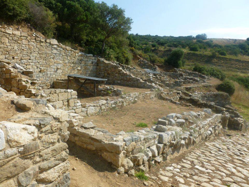 25 χρόνια ανασκαφών στην Αρχαία Αργιλο -Με τις σκεπαστές αγορές και το ελαιοτριβείο [εικόνες]  | iefimerida.gr 0