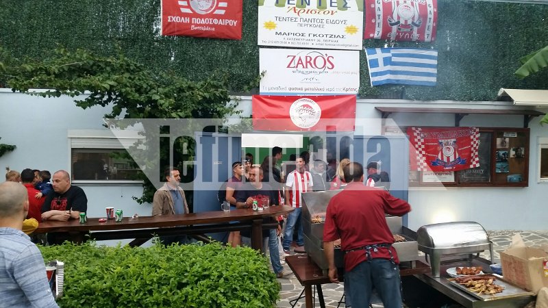 Στήνουν εξέδρα στα Μικρολίμανο οι φίλαθλοι του Ολυμπιακού [εικόνες] | iefimerida.gr 0