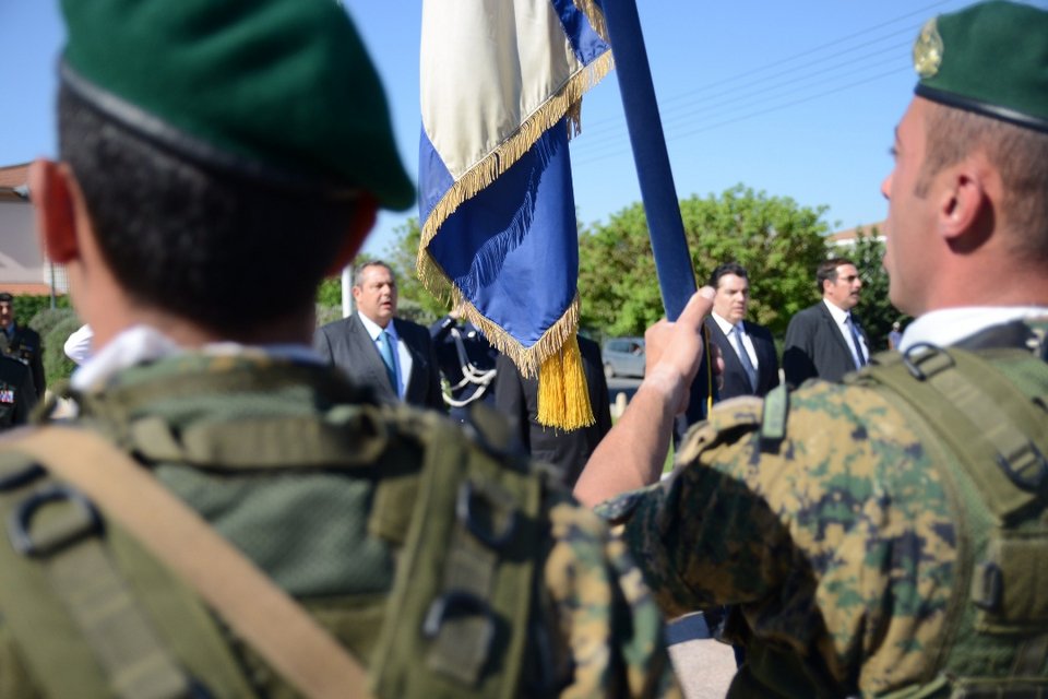 Ρίγος: Η Ελλάδα παρέλαβε τα  λείψανα των ηρώων που έπεσαν στην εισβολή του ‘74 [εικόνες] | iefimerida.gr 10