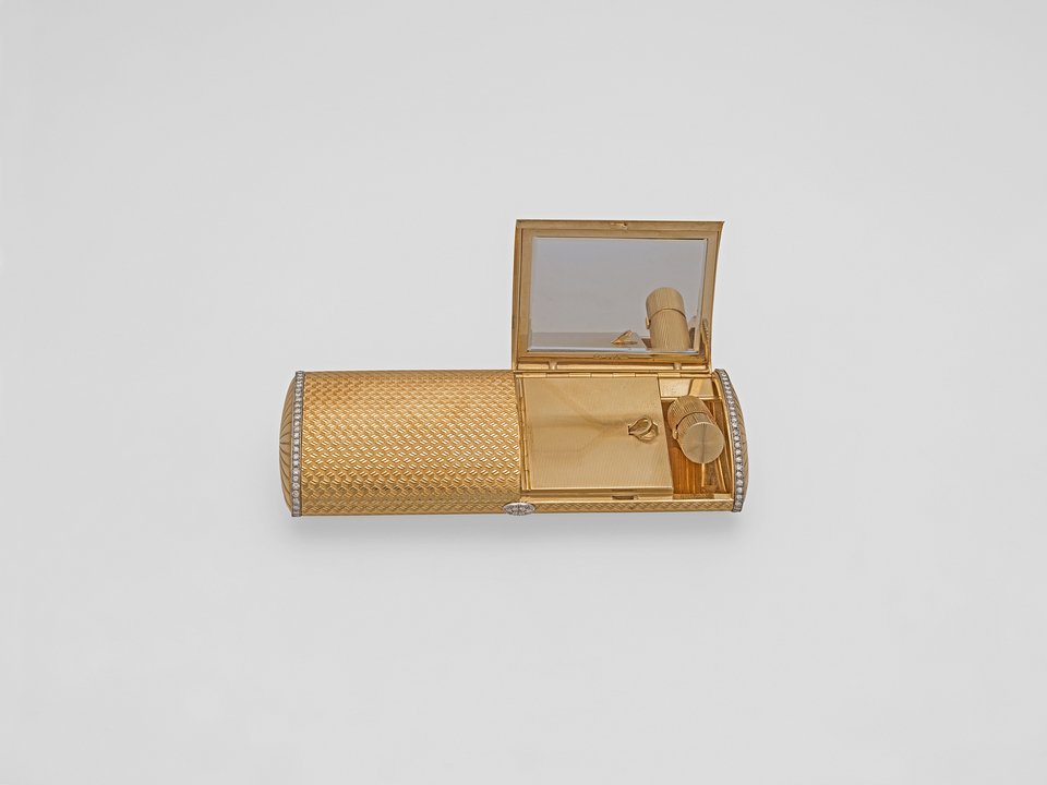 Εκθεση με αντικείμενα της Κάλλας: Φορέματα, μενταγιόν, ποστίς, το πιστοποιητικό θανάτου [εικόνες]  | iefimerida.gr 1