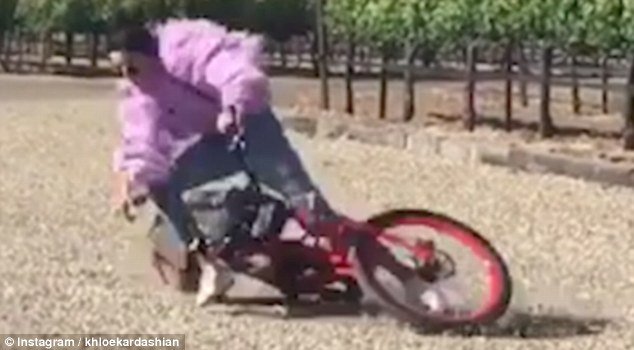 Η τούμπα της Κένταλ Τζένερ με το ποδήλατο στα χώματα -Εφαγε τα μούτρα της [βίντεο] | iefimerida.gr 2