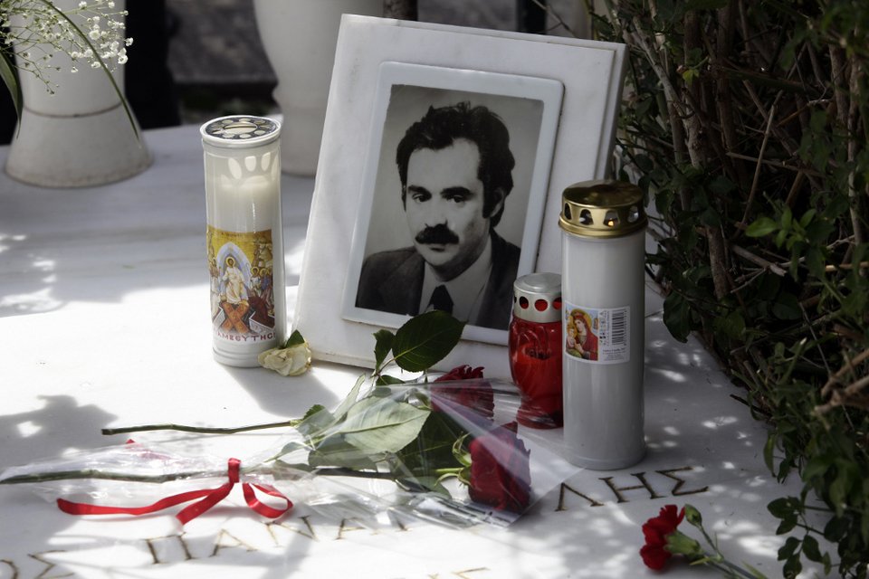 Στο ετήσιο μνημόσυνο του Αλέκου Παναγούλη -41 χρόνια από το θάνατό του [εικόνες] | iefimerida.gr 4