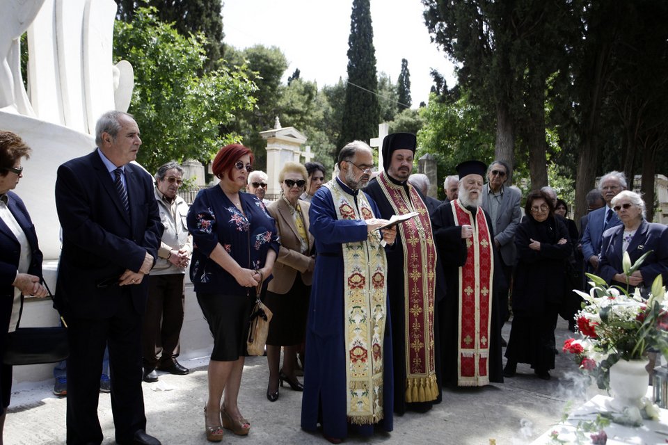 Στο ετήσιο μνημόσυνο του Αλέκου Παναγούλη -41 χρόνια από το θάνατό του [εικόνες] | iefimerida.gr 1